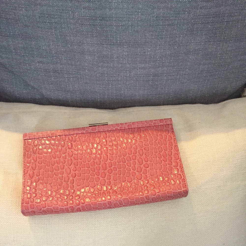 Pink Croco - Picture 2 of 6
